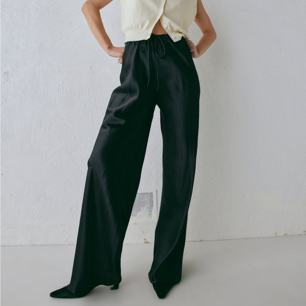 Rae Satin Pant Black VRG GRL